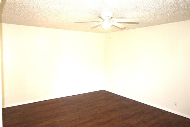 Building Photo - 229 Chalmette Dr