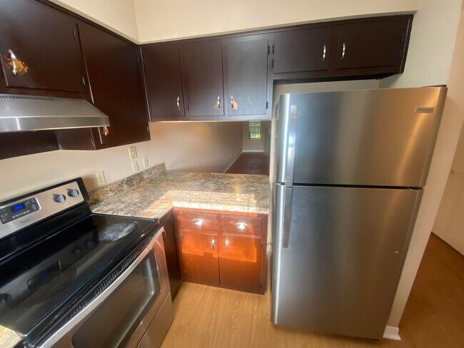 Foto del edificio - 1102 Greentree Ct