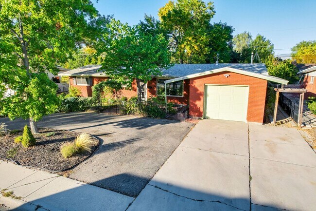 Foto del edificio - 3bd/2ba Home on Large Private Lot