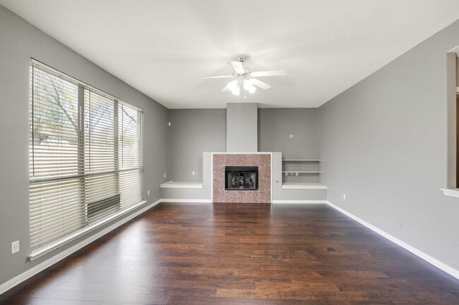Building Photo - 910 Champions Point Dr