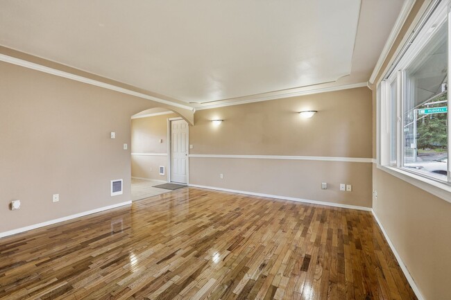 Building Photo - Move in Ready! 3 bedroom 1 bath, North Thurston School District.