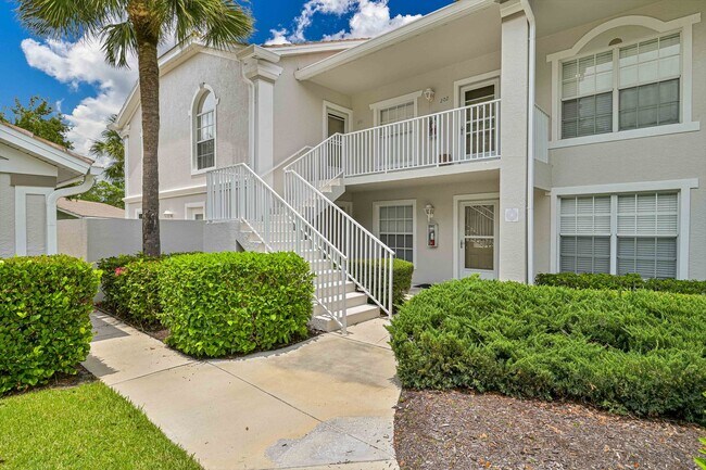Building Photo - NOW AVAILABLE - 2/2 + Den Condo in Fountain Lakes!