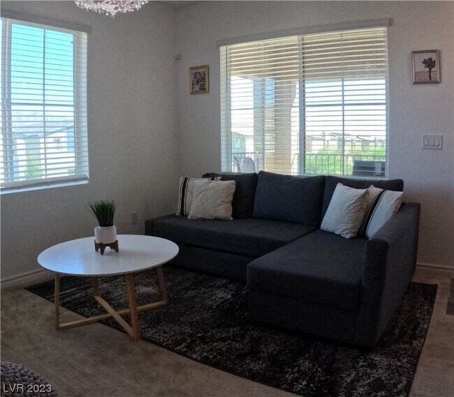 Foto del edificio - 7360 N Decatur Blvd