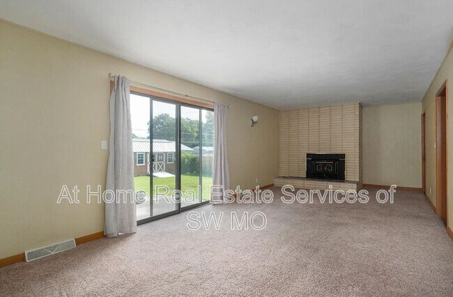 Building Photo - 833 W Riverside St