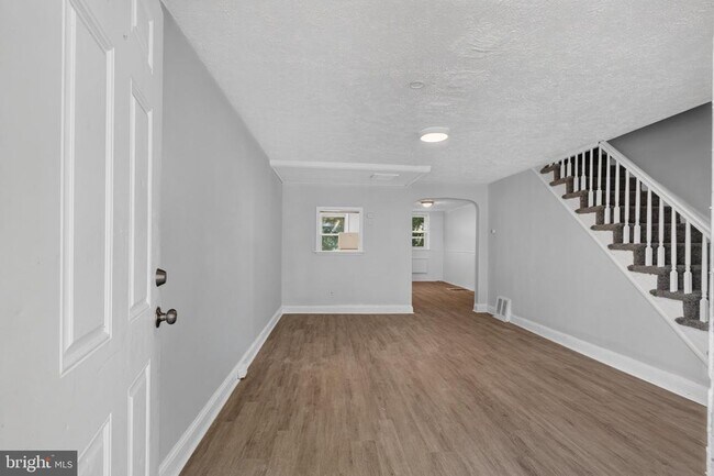 Building Photo - 243 W 22nd St
