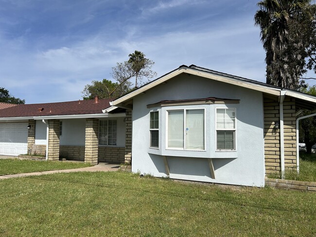 Building Photo - 708 Herndon Rd