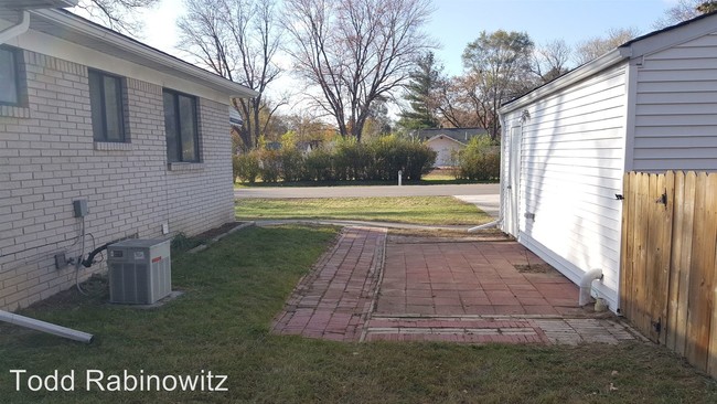 Building Photo - 27272 Emmett St