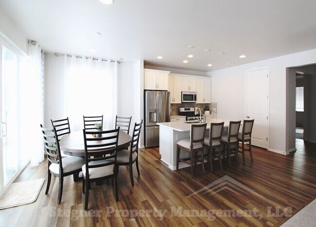 Building Photo - Beautiful Newer Home