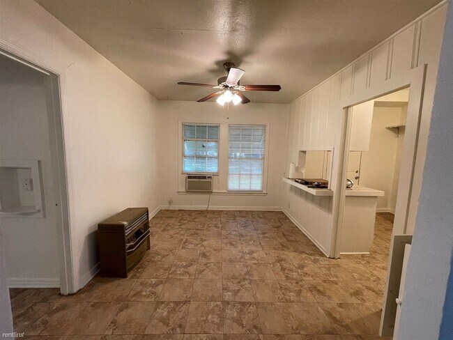 Building Photo - 2 br, 1 bath House - 2303 Fowler Dr
