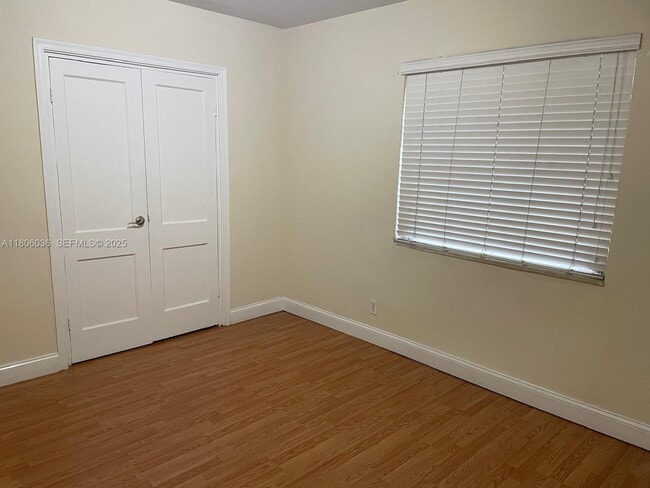 Building Photo - 815 W 40th St