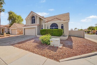 Building Photo - 1006 S Tiago Dr