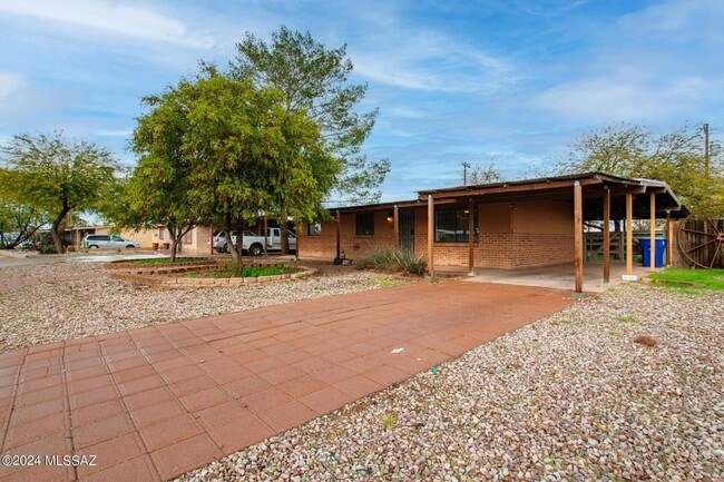 Building Photo - Charming Remodeled 3 Bedroom Brick Home