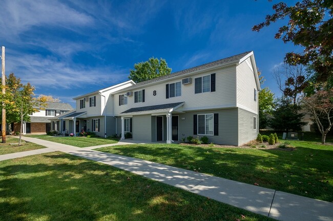 Building Photo - Carrollton Crest Apartments