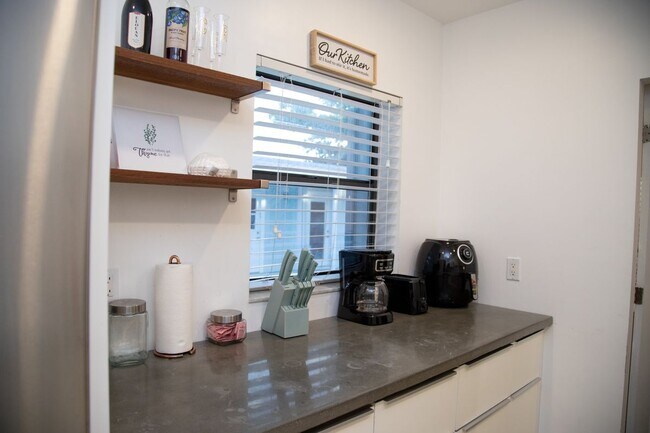 Foto del edificio - 916 W Drew St