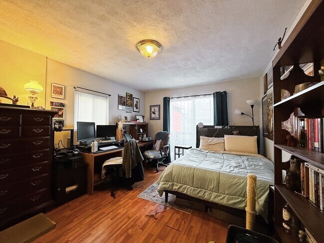 Foto del edificio - 52 Sargent Ave