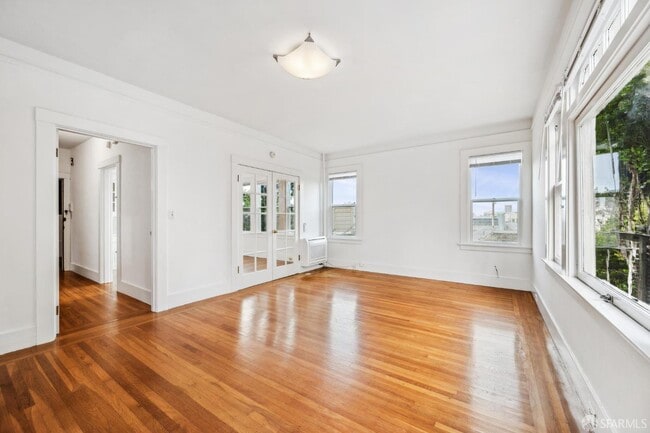 Building Photo - 1375 Sacramento St