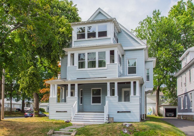 Building Photo - 1118 Boulevard