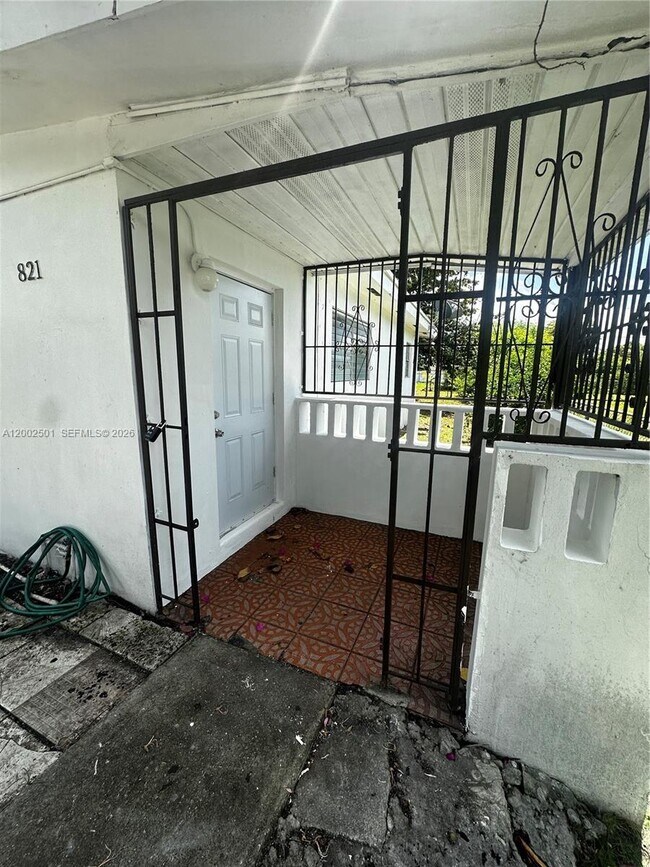 Foto del edificio - 821 SW 2nd St