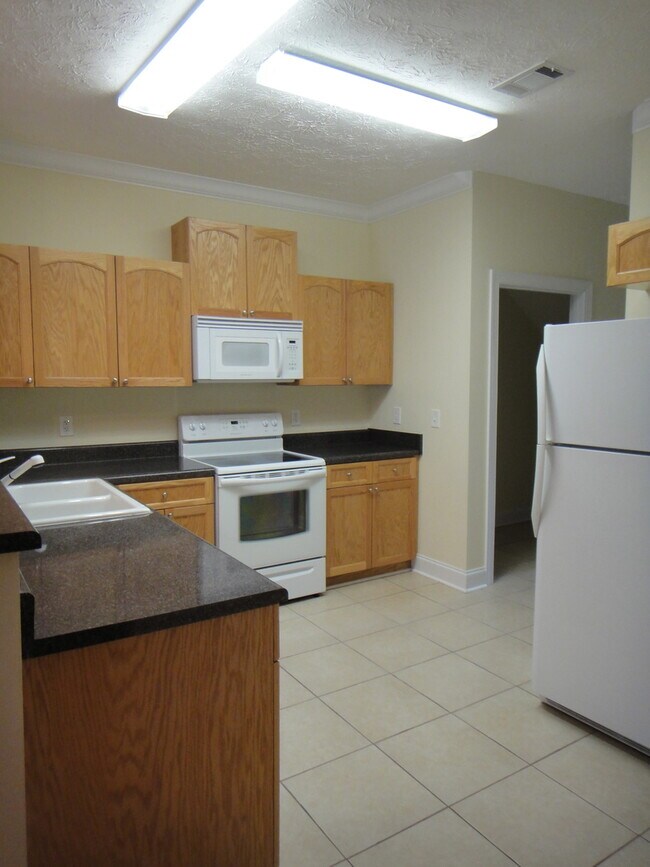Building Photo - 3260 Millcreek Road 109