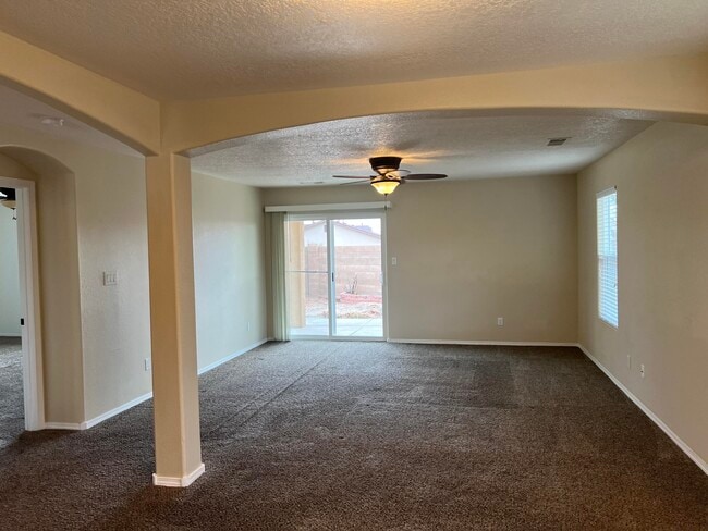 Foto del edificio - 1004 Desert Paintbrush Loop