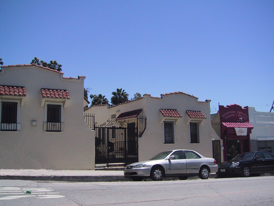 Building Photo - 1408-1412 Micheltorena St