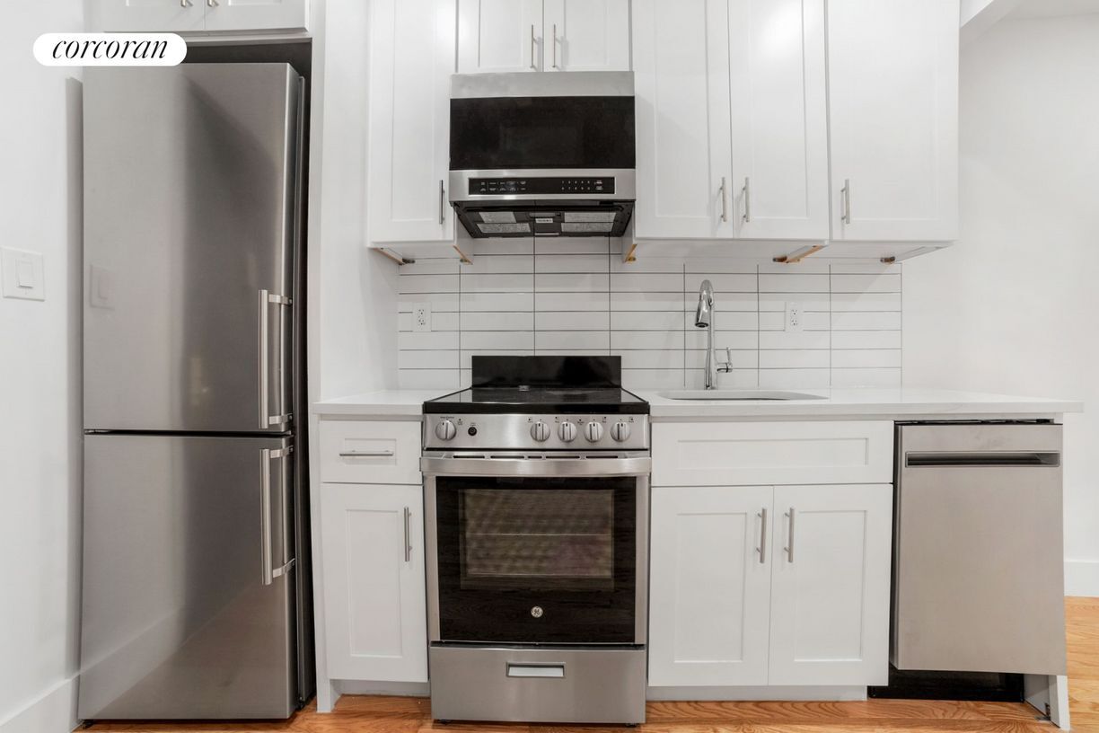 337 E 54th St, New York, NY 10022 Room for Rent in New York, NY