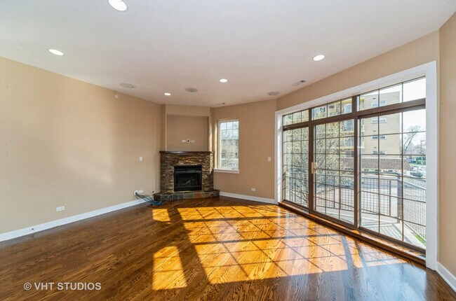 Foto del edificio - 7932 W Grand Ave
