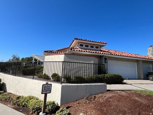 Building Photo - GORGEOUS SINGLE STORY HOUSE IN FABULOUS GU...