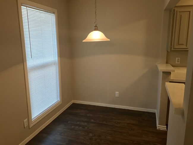 Building Photo - Lory of College Station