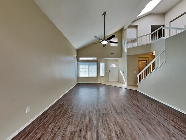 Building Photo - 34908 Hollyoak Way