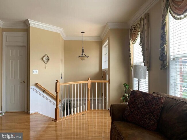 Building Photo - 808 Sydney Terrace NE