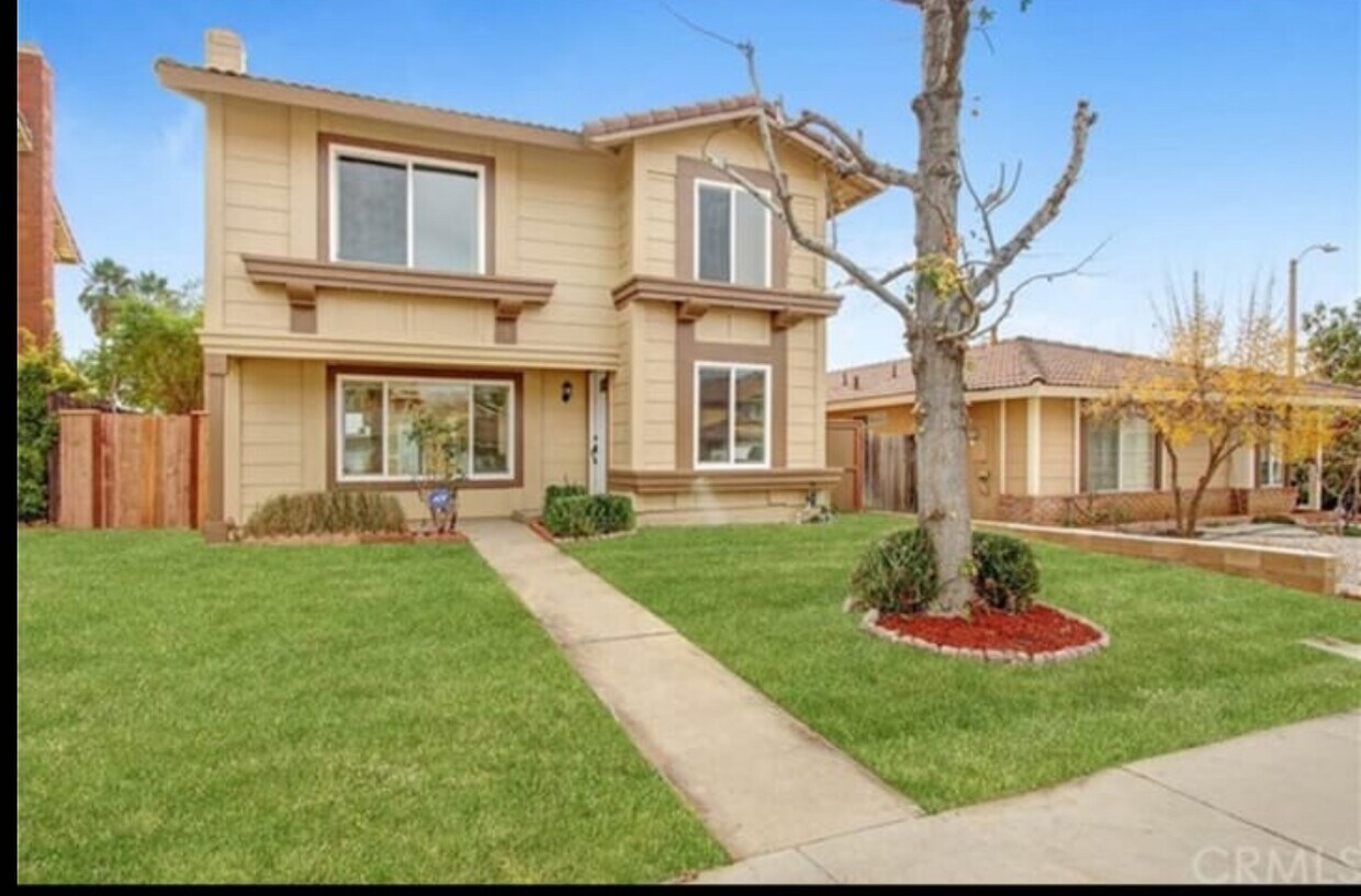 Primary Photo - 23563 Parkland Ave