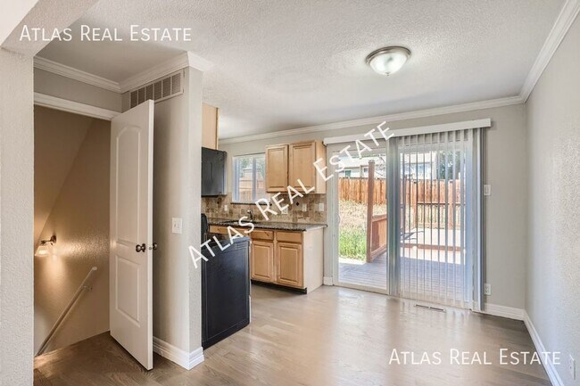 Building Photo - 3 bed 3 bath home in South Aurora near Mis...