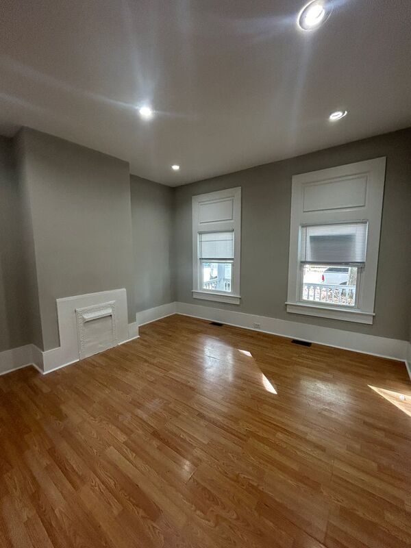 Building Photo - 1304 Oakwood Ave