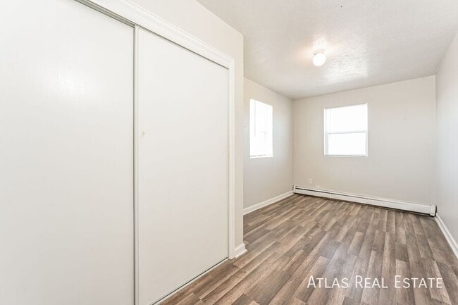 Building Photo - 3210 W Longfellow Pl