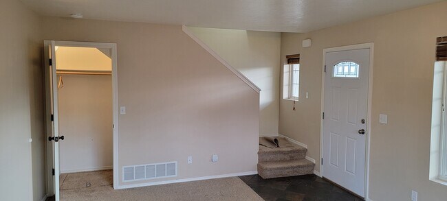 Building Photo - 3607 Laredo Dr