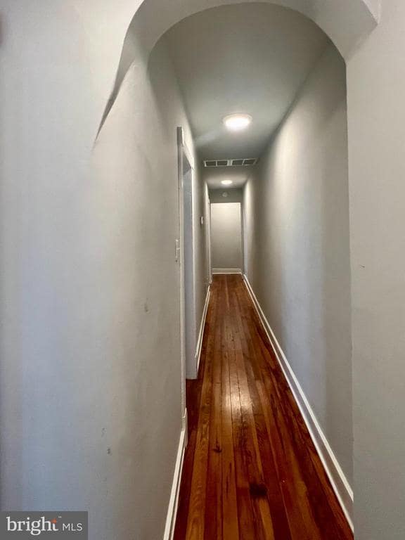 Foto del edificio - 102 S Lawrence St