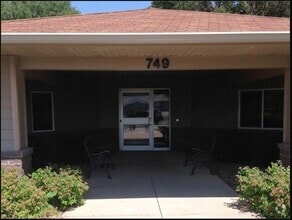 Building Photo - 749 Streeter Dr