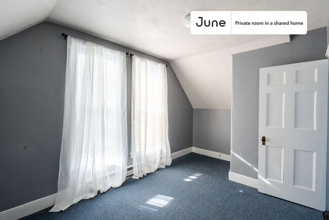 Foto del edificio - Private bedroom in 4 bed/1.5 bath Home