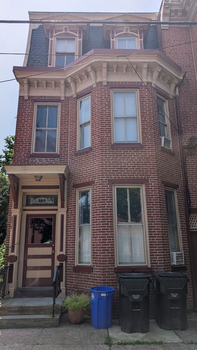 Building Photo - Charming Studio in heart of Midtown Harris...