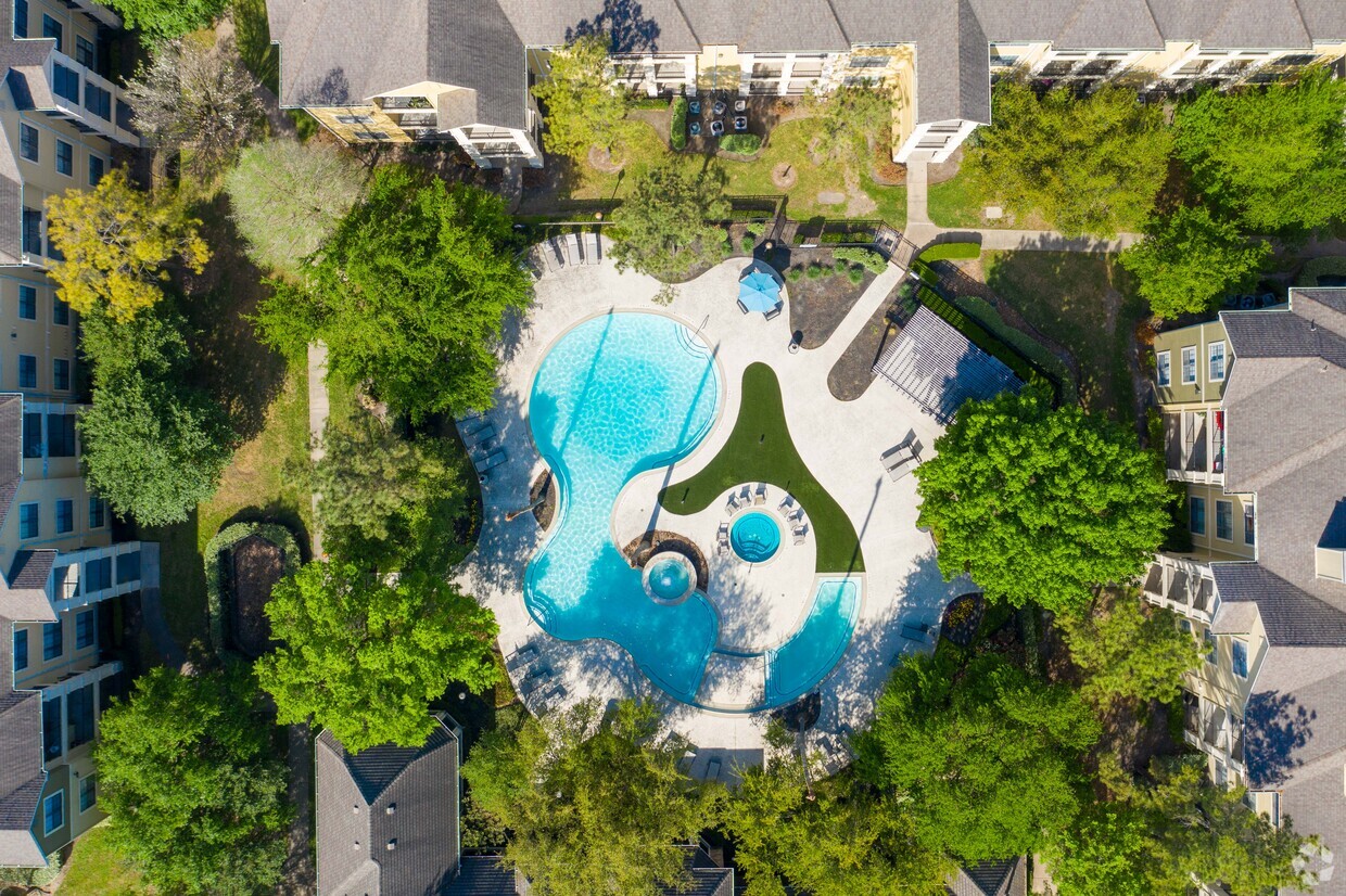 Vista aérea de la piscina - Sola Westchase