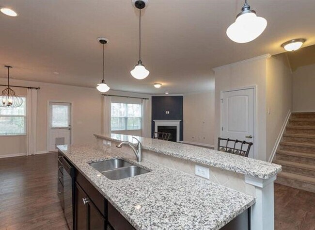 Foto del edificio - GREAT 4 BEDROOM !!!