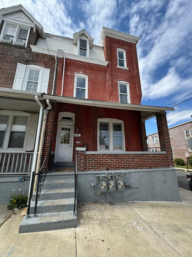 828 N Ninth St Unit Apt 2, Allentown, PA 18102 Room for Rent in