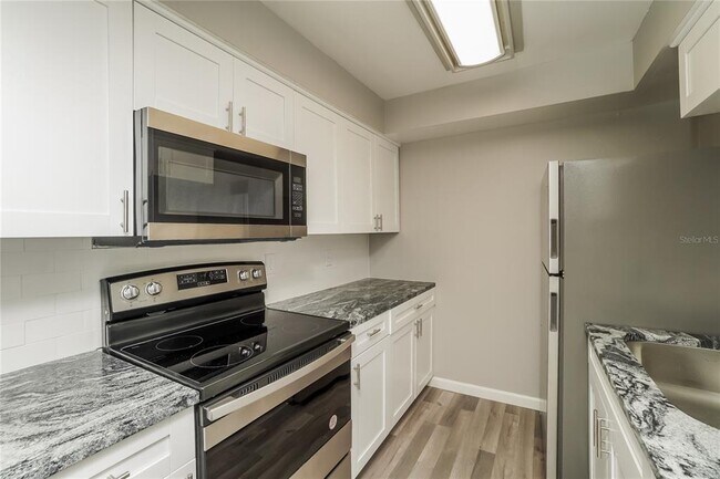 Foto del edificio - 14206 Village Terrace Dr