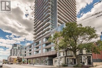 Building Photo - 120 Parliament St