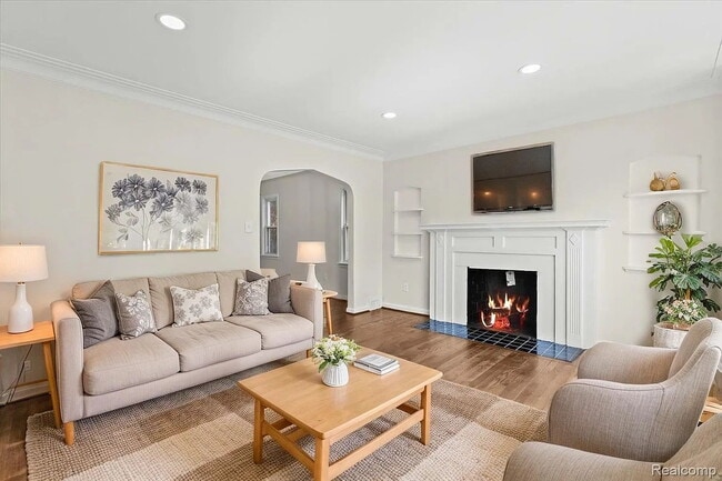 Building Photo - Modern 3-Bedroom Home with Generous Space and Style