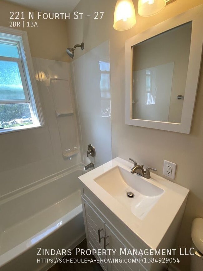 Building Photo - 221 N Fourth St-27