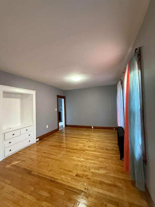 Building Photo - 118-120 Ashburnham Hill R Unit 1