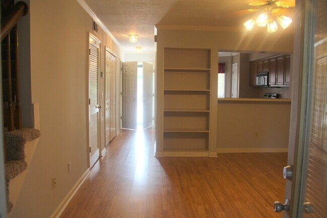 Building Photo - South Nashville (Nipper's Corner) 2 Bed/2....