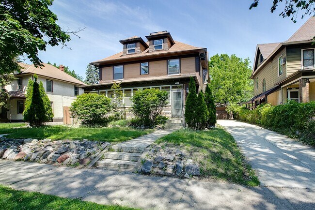 Building Photo - 1649 W Minnehaha Ave